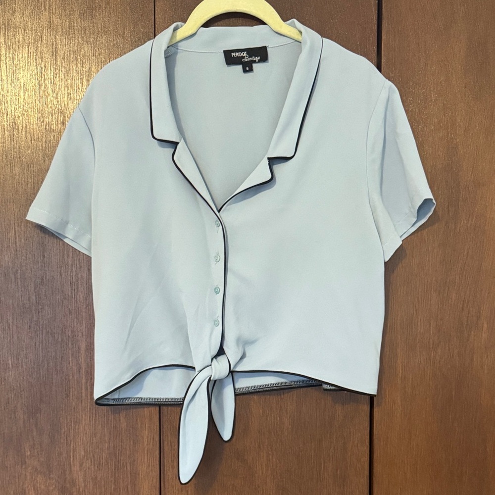 Cropped Light Blue Tie-Front Short Sleeve Blouse